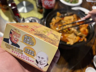 LuckyStrike - Taka oto konwersacja odbywa się na paczce chusteczek w chińskiej restau...