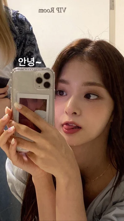 XKHYCCB2dX - #nagyung #fromis9
#koreanka