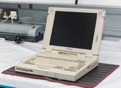 biskup2k - @tombeczka: McLarena F1 serwisują laptopem z początku lat 90' a samochód d...