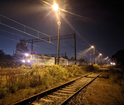 sylwke3100 - Pociąg wieczorową porą na stacji z
Katowice Dąbrówka Mała


#slask #kato...