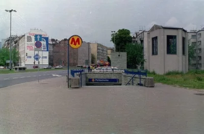 Brajanusz_hejterowy - Lipiec 1996 roku - wejście do stacji metra "Politechnika".

#...