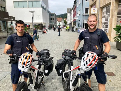 nowyjesttu - Liechtenstein, policja rowerowa w najbogatszym kraju świata.

#liechte...