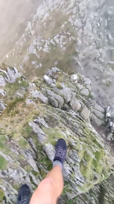 3t3r - Chlop wzial psa i w gory poszedl.

#trekking #góry #uk #dziendobry #samoyed ...