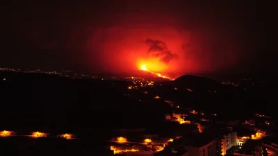 khazul - Taki widok mam "z okna". Wojsko ewakuowało okoliczne domy poniżej wulkanu, a...