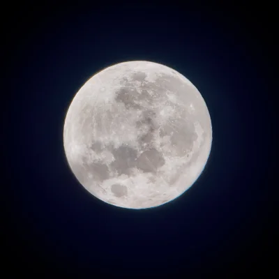 BiurowySpinacz - Dzisiejszy księżyc w pełni uchwycony smartfonem przez teleskop SkyWa...