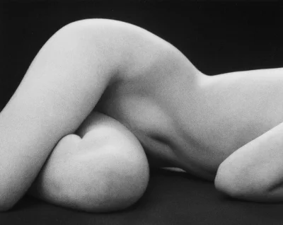 rezystancja - #fotografia #czarnobiale #portret
Ruth Bernhard, 1975