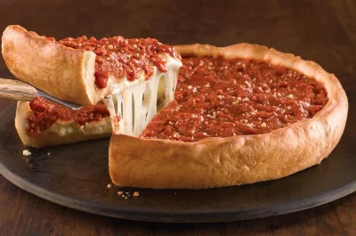 advert - Gdzieś w Warszawie dostanę na wynos pizzę w stylu chicagowskim*? Taką z ultr...