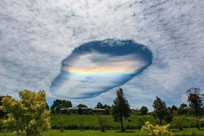 K.....z - Chmura typu Cavum, uchwycona w Australii w stanie Wiktoria. 
#pogoda #ciek...
