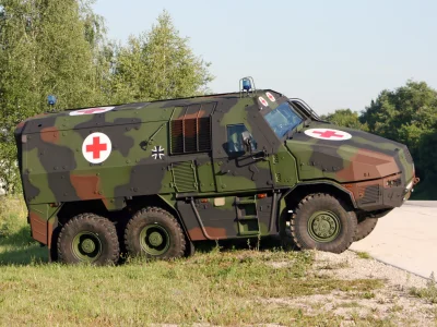 nowyjesttu - KMW Grizzly- opancerzony ambulans niemieckiej armii z napędem na 6 kół.
...