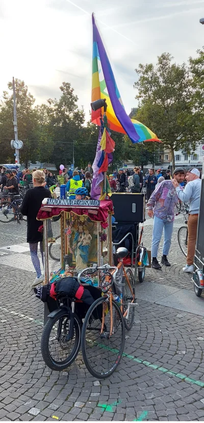 Astanczyk - Matka Boska LGBTowska. Mój faworyt w konkursie na najlepszy kostium rower...