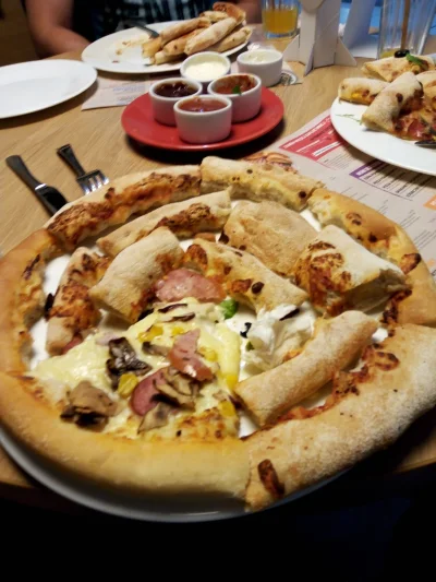 ig3r - #festiwalpizzy #pizzahut #pizza
Liczyłem na to że zjem więcej, niestety nie d...