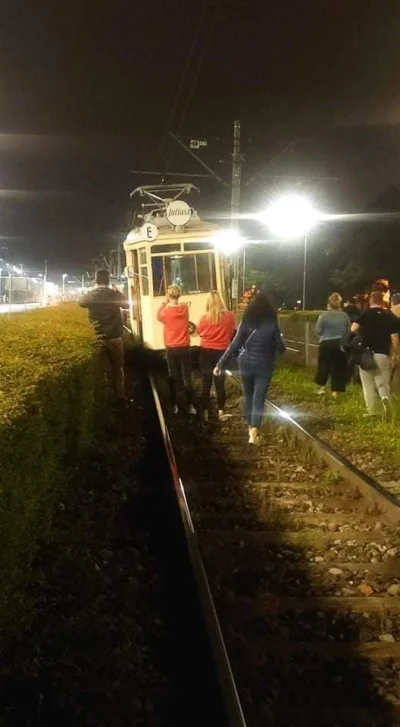 shinX - Dziś w nocy fanatycy tramwajów spotkali się, aby wspólnie zachwycać się 120 l...