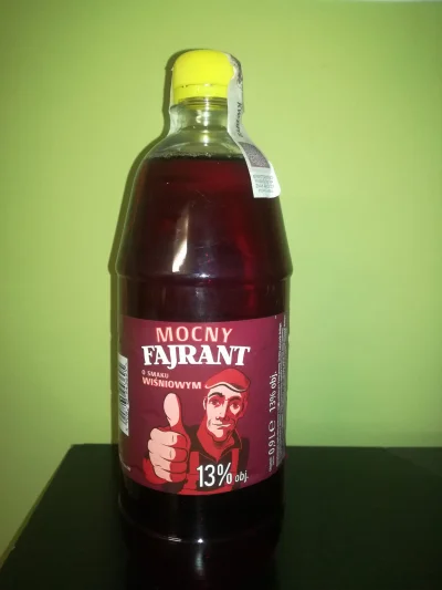 pi3tk - @przegryw_wykopu: Normalna butelka, ładna i estetyczna etykietka, różowy kolo...