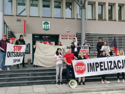 G.....5 - Wczoraj w Jaworznie miał miejsce protest salowych z miejscowego szpitala.
...