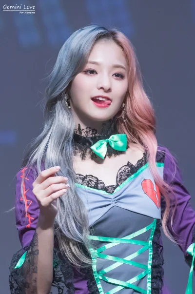 XKHYCCB2dX - #nagyung #fromis9
#koreanka