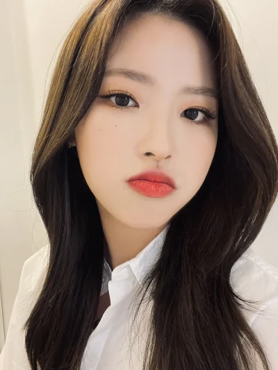 XKHYCCB2dX - #oliviahye #loona 
#koreanka