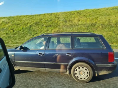 wyzga - Słuchawki, książka, autostrada. Gość dość dosłownie potraktował audiobooki. 
...