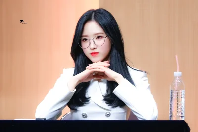 XKHYCCB2dX - #oliviahye #loona
#koreanka