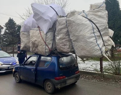 sodomek - Te małe fiaty już tak mają że są uniwersalnym środkiem transportu rzeczy ws...