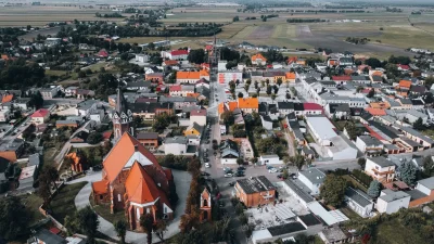 kalboy92 - Stawiszyn - najmniejsze miasto w Polsce.
Z drona wygląda jak makieta ¯\(ツ)...