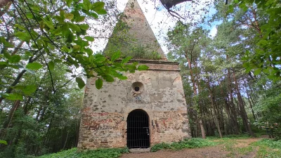 EvELina30 - https://youtu.be/rvzxbk1ns5c

Obiektem eksploracji było polskie mauzole...
