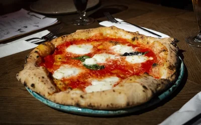 jarzynka - #bekazlewactwa #pizza #jedzenie Te lewackie "neapolitańskie" pizze to jest...