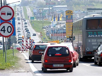 buddookan - Takie pytanie teoretyczne:

Jeśli przed zwężeniem drogi jest znak zakaz...