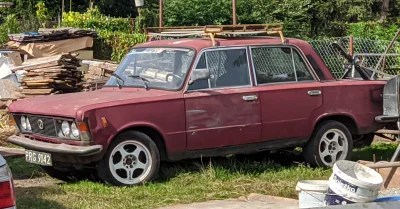 lukas-karol - #!$%@? nieopodal maka i castoramy 
#czarneblachy #fiat125p