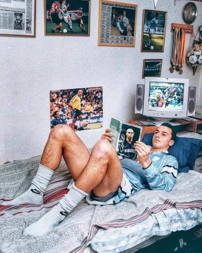 Castellano - Młody Zlatan Ibrahimović czytający biografię Ronaldo. Wiecie, że dzieli ...
