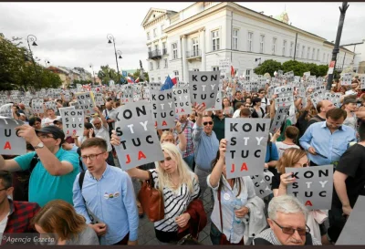 h.....a - W całej Polsce trwają manifestacje w obronie konstytucji,orzeczenia trybuna...