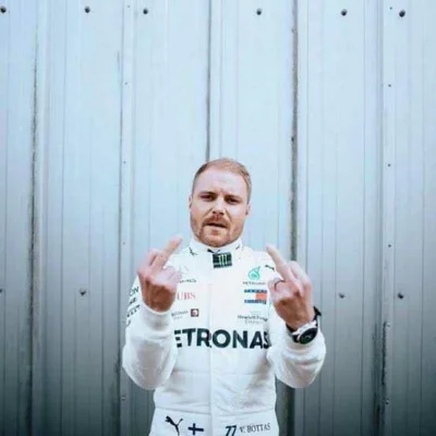 anoysath - Bottas pozdrawiający zespół Mercedesa, jedną nogą w Alfie Romeo: 

#f1