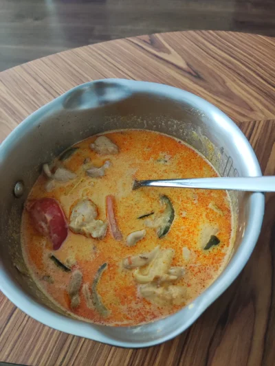 Xune - Chłop curry zrobił i zjadł z rondla ( ͡° ͜ʖ ͡°)
Udka kurczaka bez kości, pasta...
