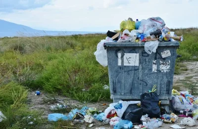 xdrcftvgy - Zapytacie czemu mamy drogie śmieci? Już wyjasniam.

Opłata marszałkowsk...