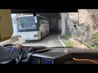 DzikWesolek - @fonderal: Przełęcz Stelvio w Alpach też jeżdżą tamtędy autobusy. A fil...