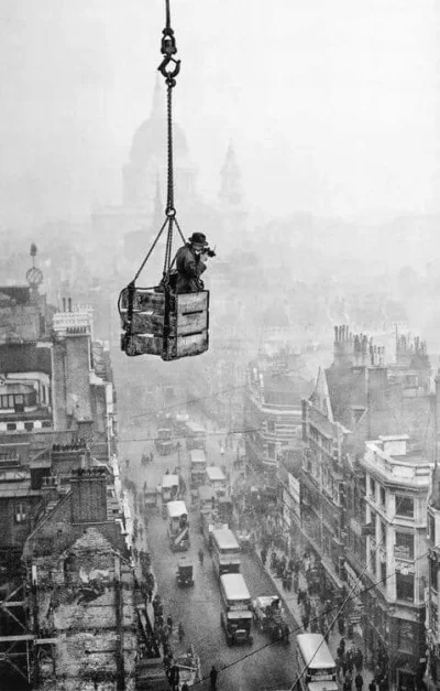 czlowiekzlisciemnaglowie - Warszawa 1939. Niemiecki fotograf Diedrich Lange, zawieszo...