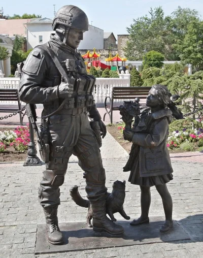 JakubWedrowycz - Pomnik zielonego ludzika na okupowanym Krymie ¯\\(ツ)\/¯

#ukraina ...