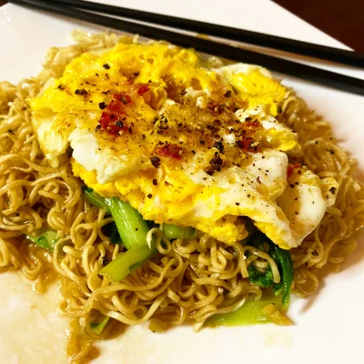 Bolanren - Ryż z jajkiem i warzywami, tzw. 蛋炒饭
#raportzpanstwasrodka #popaswpieprz