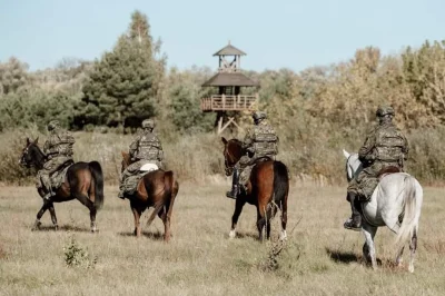 leninek - Szarża kawalerii polskiej na imigrantów

#bialorus #uchodzcy