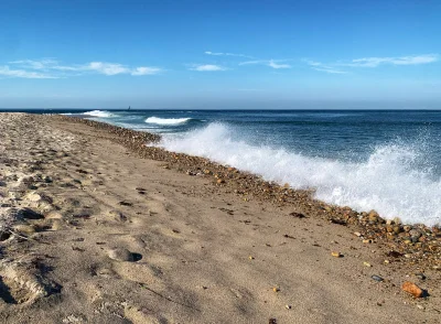 R2D2zSosnowca - @R2D2zSosnowca: charakterystyczne dla tej plaży jest to, że z każdym ...