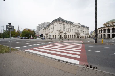 Shrug - Przy placu Bankowym w kierunku Marszałkowskiej w #Warszawa jest "niestrzeżone...