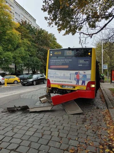 Pshemeck - > - Co Pan sądzi o MPK Wrocław?
 - Noo... Szczerze mówiąc, dupy nie urywa....