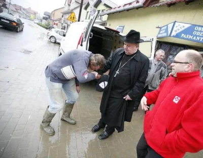 lakukaracza_ - Tak należy podziękować po chrześcijańsku, że jednak nie przewalił wszy...