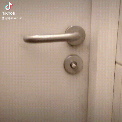 qew12 - Nawet, drzwi w toalecie nie można zamknąć. 
#qewwpsychiatryku #szpitalpsychia...