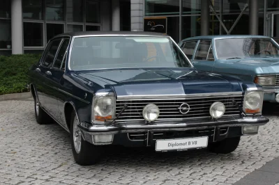 Kroledyp - @bidzej: ależ mnie denerwujesz, zoba jaki piękny Opel Diplomat V8 ( ͡° ͜ʖ ...