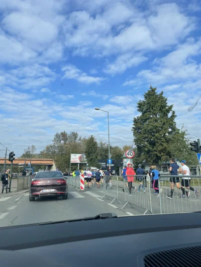 Jomahajomaso - Maraton se wymyślili i pół miasta zamknięte. Żeby dojechać na studia t...