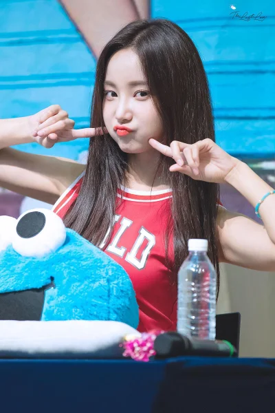 XKHYCCB2dX - #yeonwoo #momoland 
#koreanka