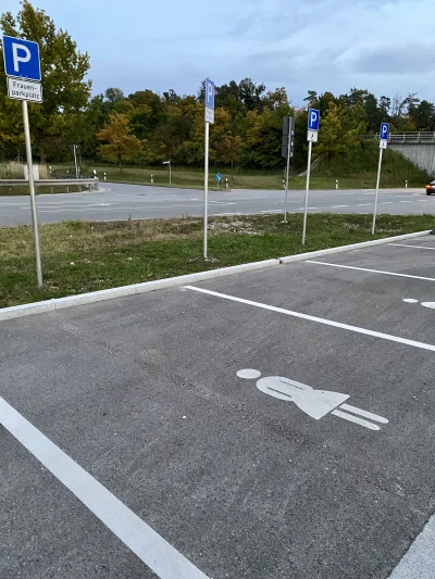 pasta-italiana - Tymczasem w Niemczech na parkingach tworzą specjalne miejsca tylko d...