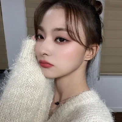 XKHYCCB2dX - #nagyung #fromis9 
#koreanka