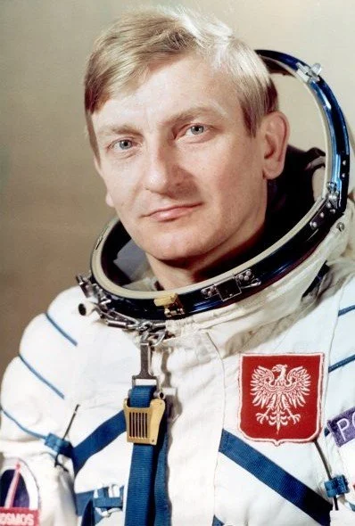 slivkatrin - 1. Kosmonauta
2. Mirosław Hermaszewski
3. 15.09.1941 do dzis
4. Bo był p...