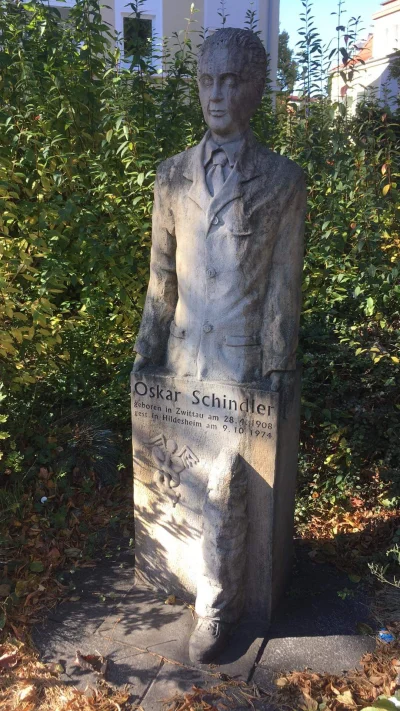 m3nthor - @m3nthor: Stojący niedaleko pomnik Schindlera
